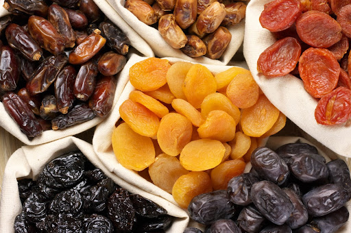 Mixed dried fruits which make perfect snacks for pregnanct women.