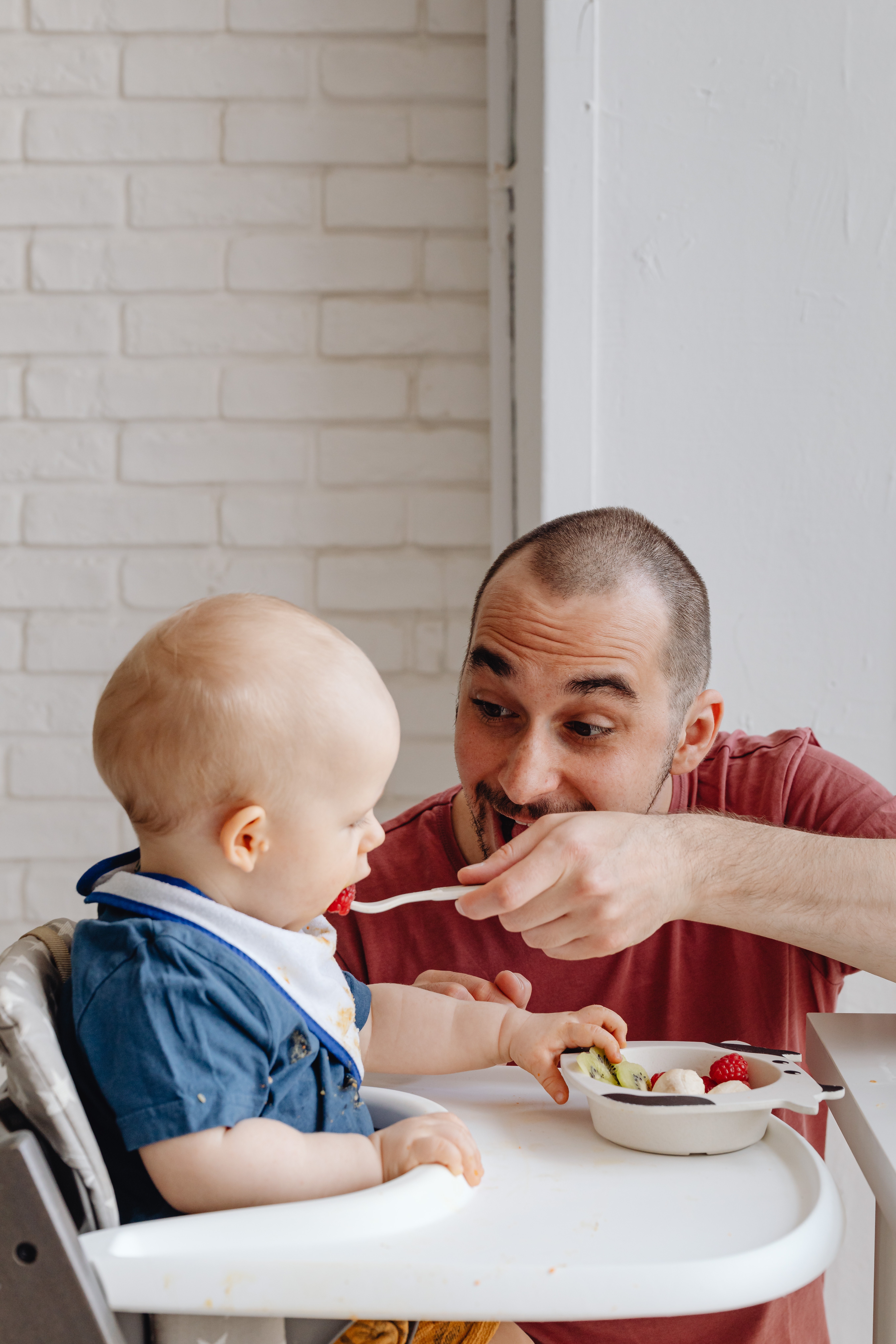 A parent feeding their baby a nutritious baby-led weaning breakfast.