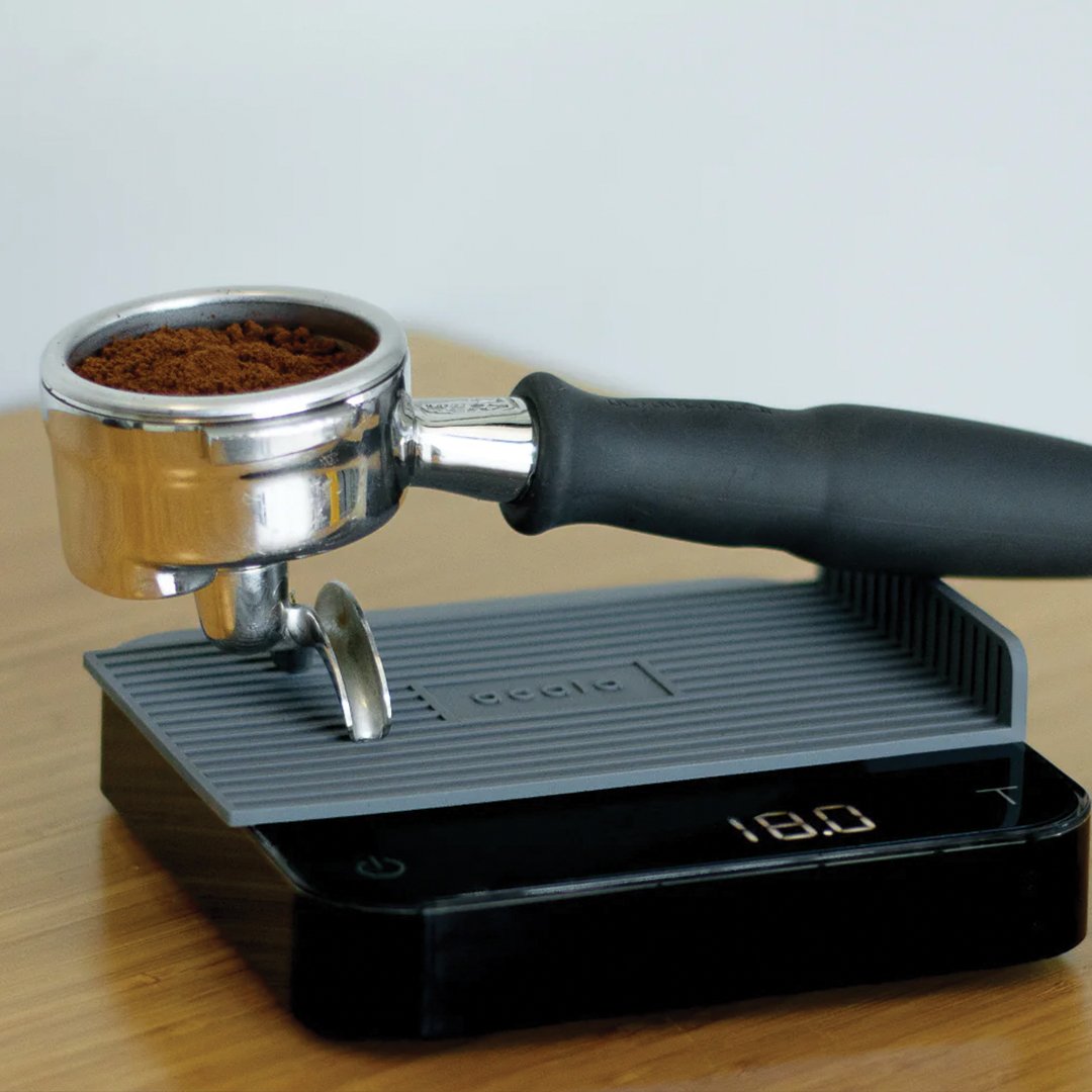 portafilter on the Acaia Pearl scale