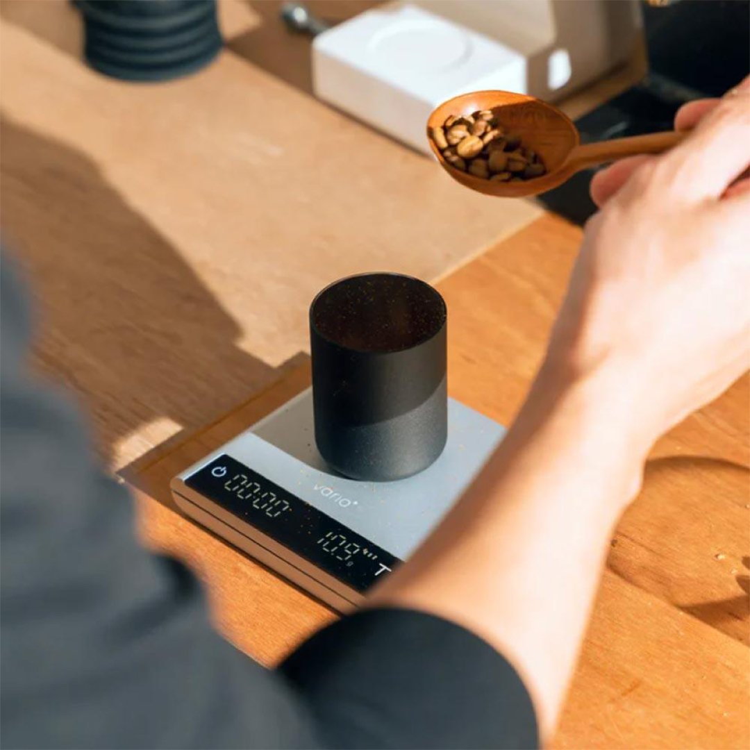 weighing coffee on varia AKU scale