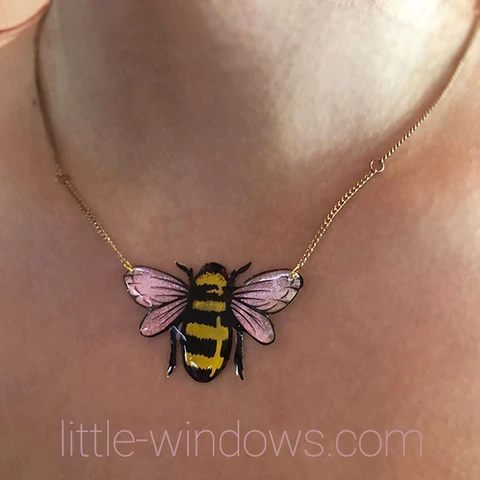 resin jewelry making domed bumble bee necklace alcohol ink