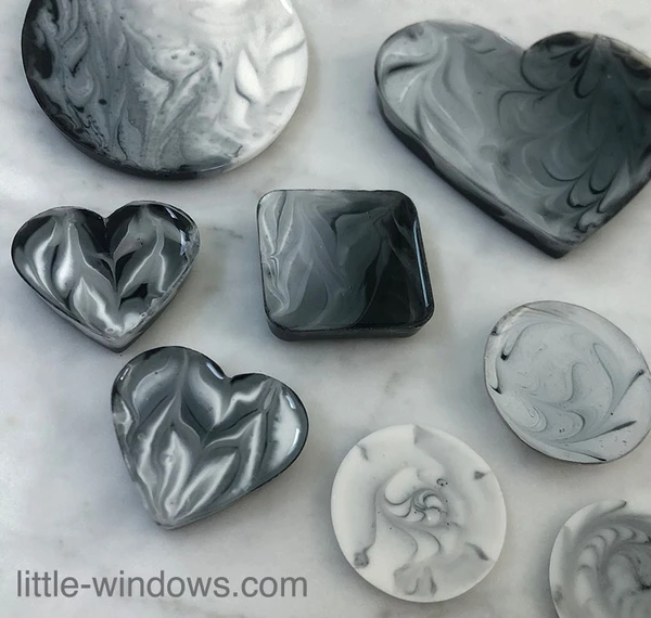 resin craft jewelry marbled black white casting