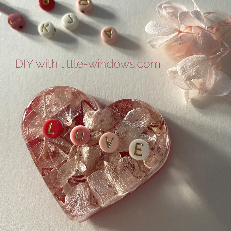 Resin Tutorial: Casting with 3-in-1 Heart Molds + dried flowers, beads,  photos, alcohol inks, love! 