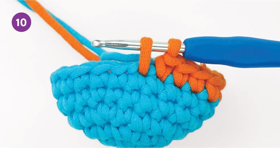 How To Keep Yarn Wrangled When Crocheting with Multiple Colors » Make & Do  Crew