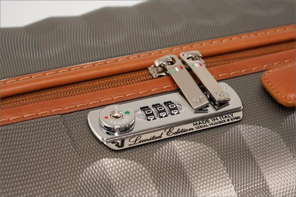 ロンカートのエレガントなスーツケース E-LITEシリーズのTSAロック