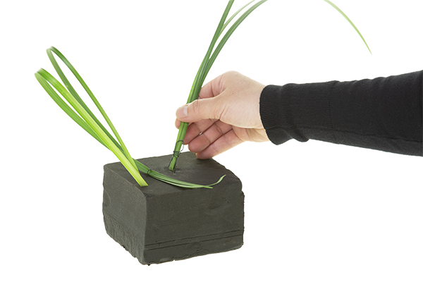 Use a 22 gauge wire to secure the ends of the lily grass into the foam.