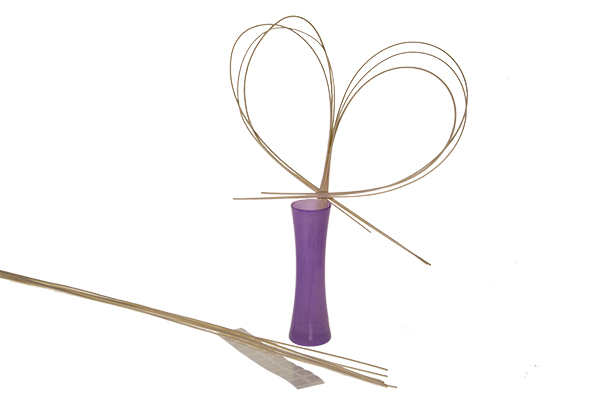 Bend midollino sticks into a heart shape and insert them into the vase.