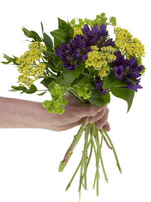 Start your bouquet with smaller blossoms first.