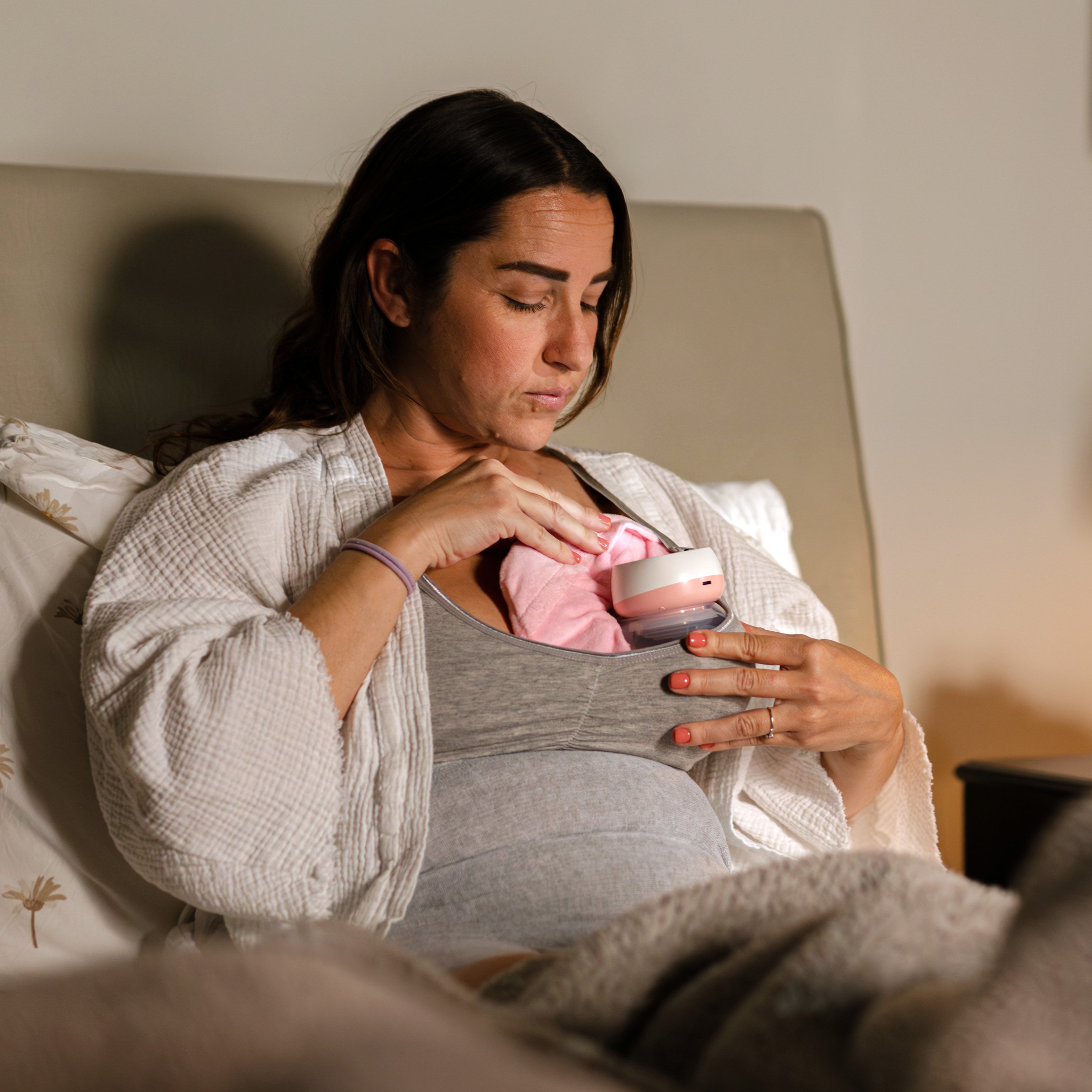 mom pumping breastmilk