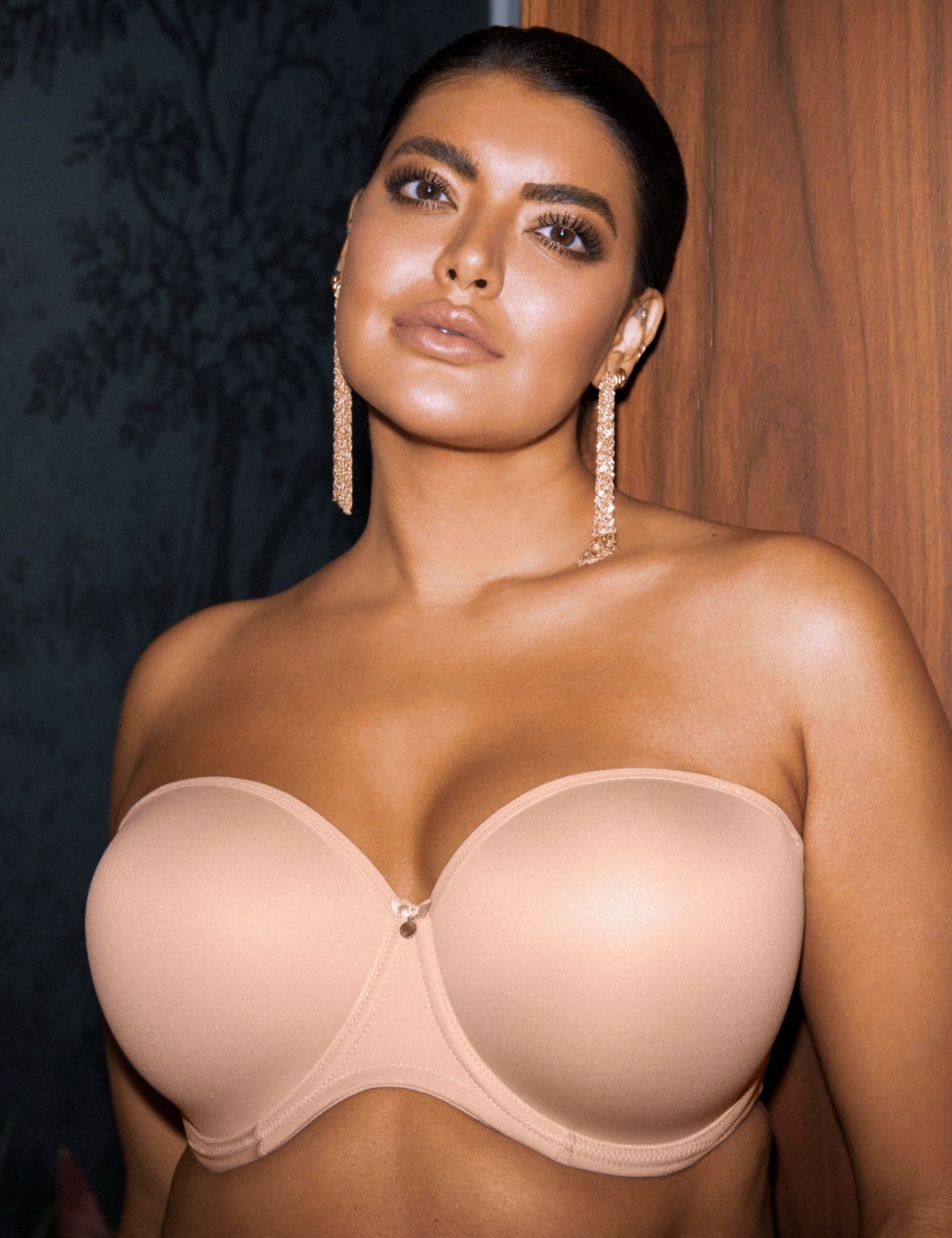 How Should a Strapless Bra Fit?