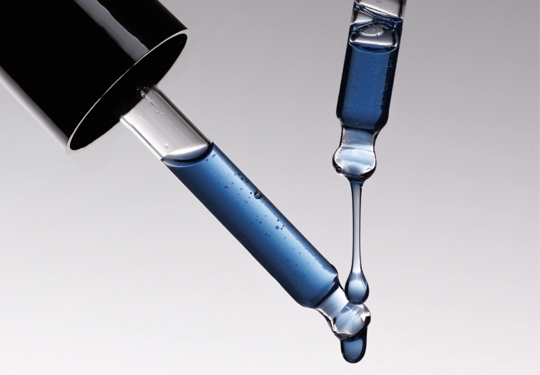 AlgiZome serum in dropper