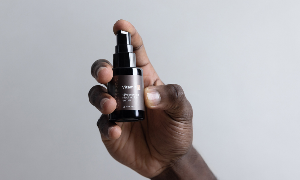 Model holding Synergie Skin Vitamin B