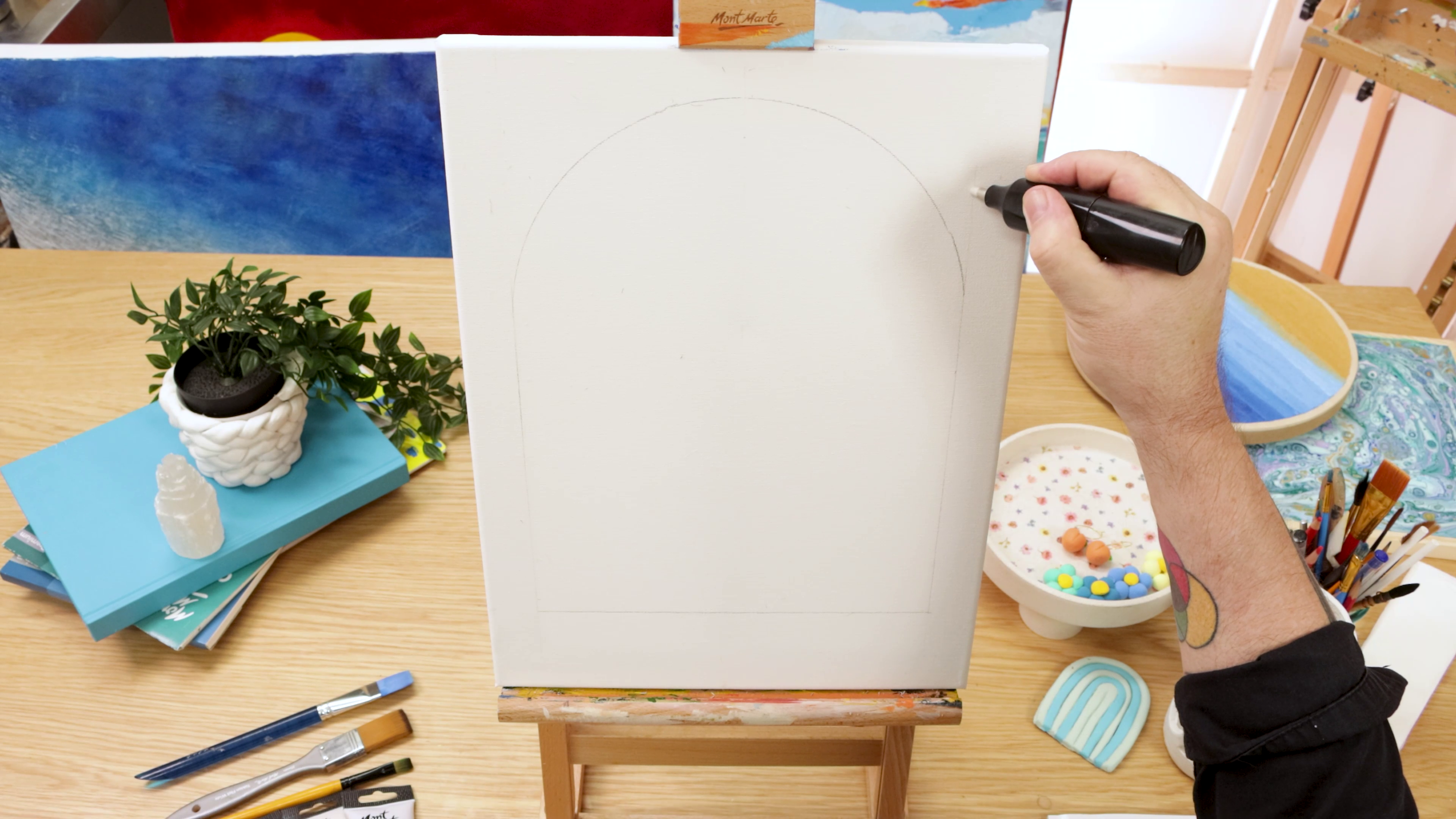 Drawing an arch onto a canvas