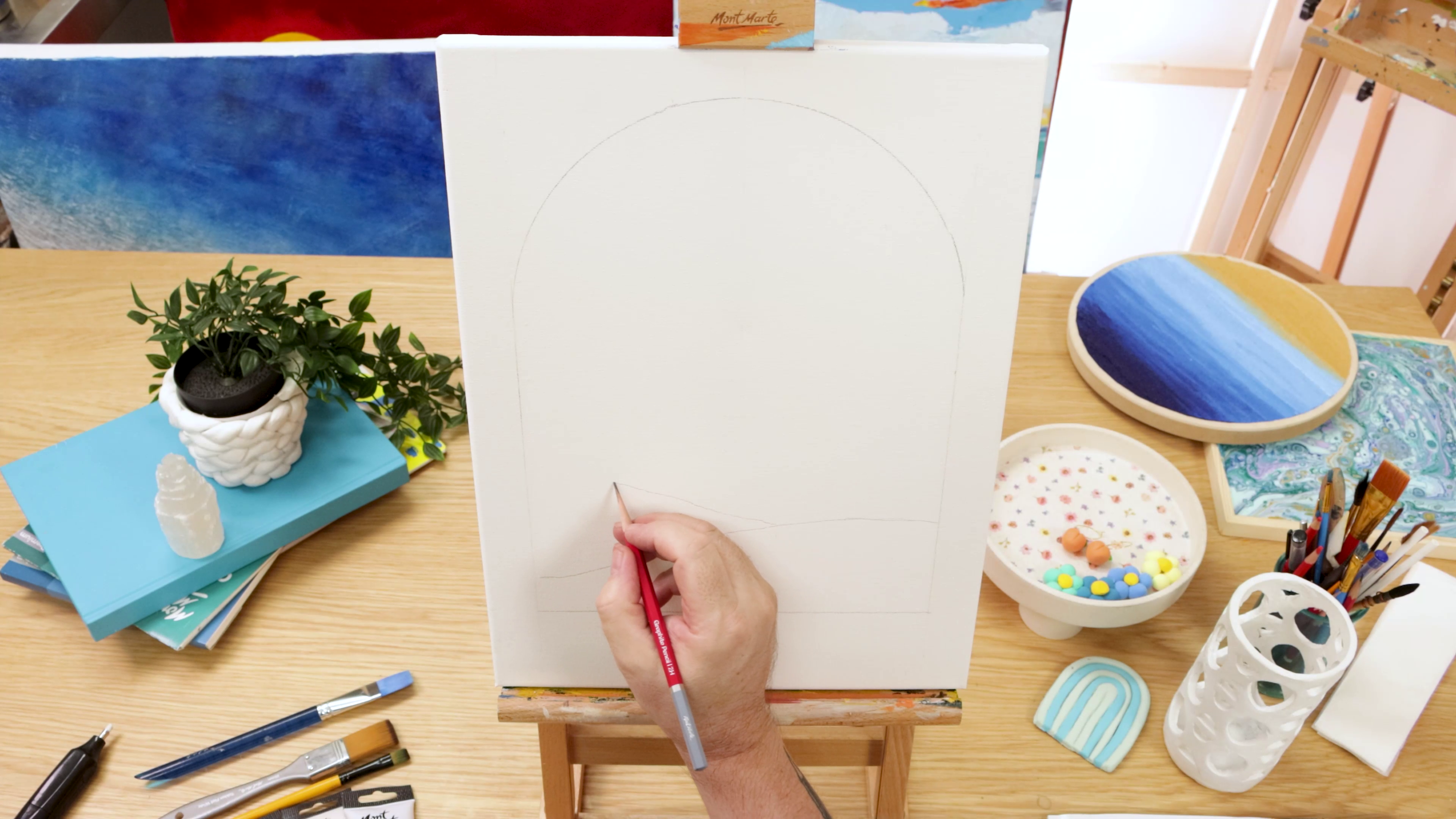 Drawing a landscape in an arch on canvas