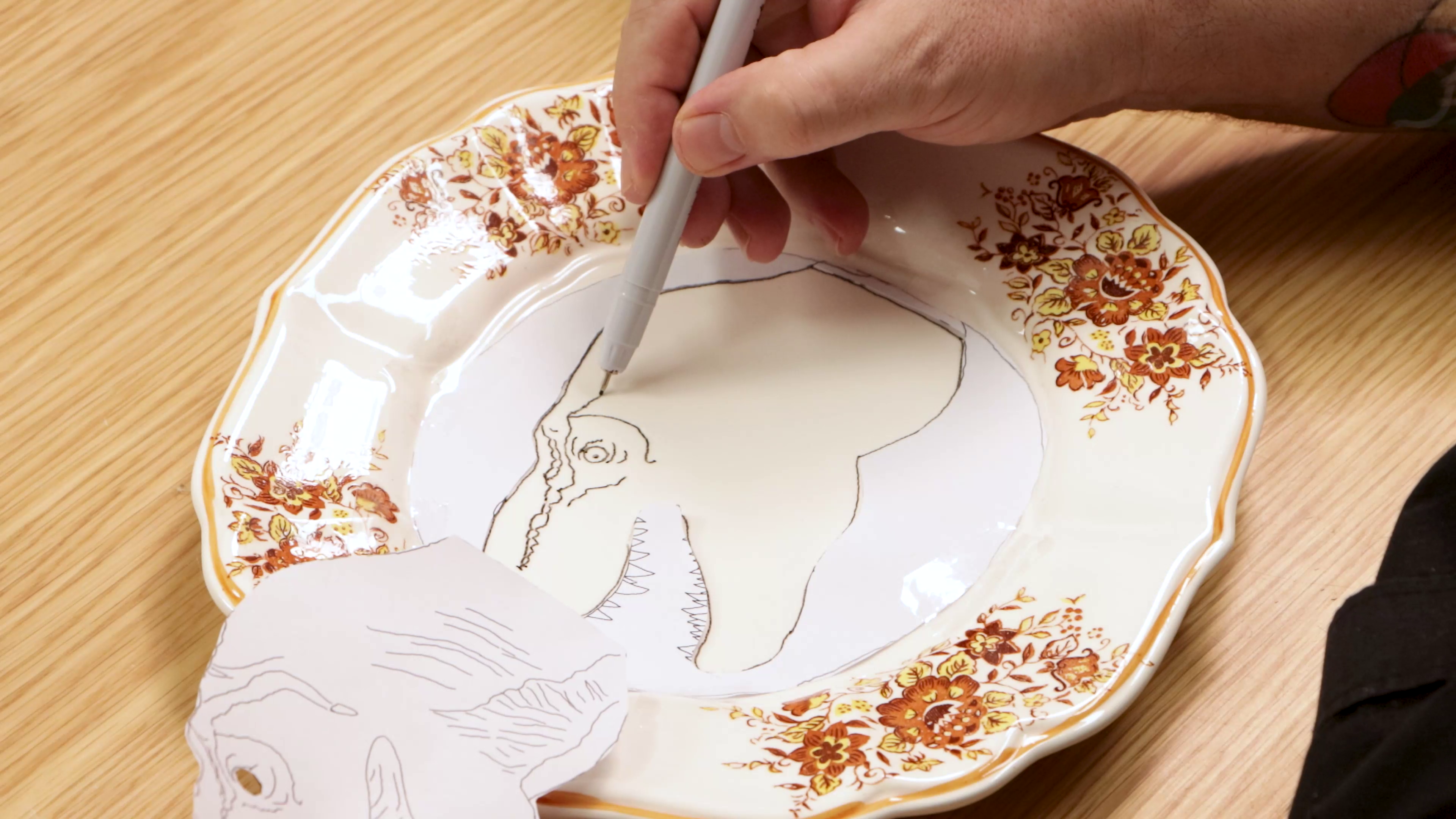 Drawing dino outline onto thrift plate