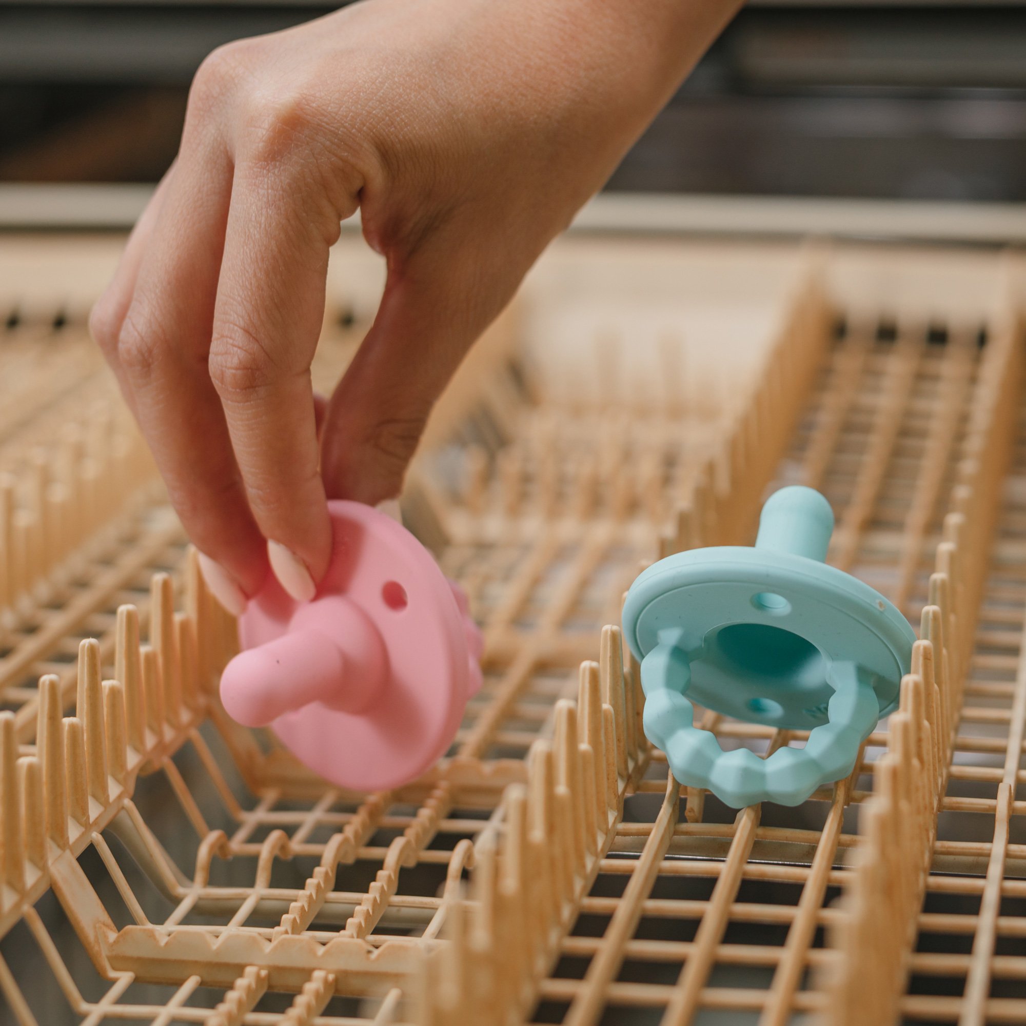 Baby Dolls doing the laundry with washing machine! Play Toys cleaning  routine! 